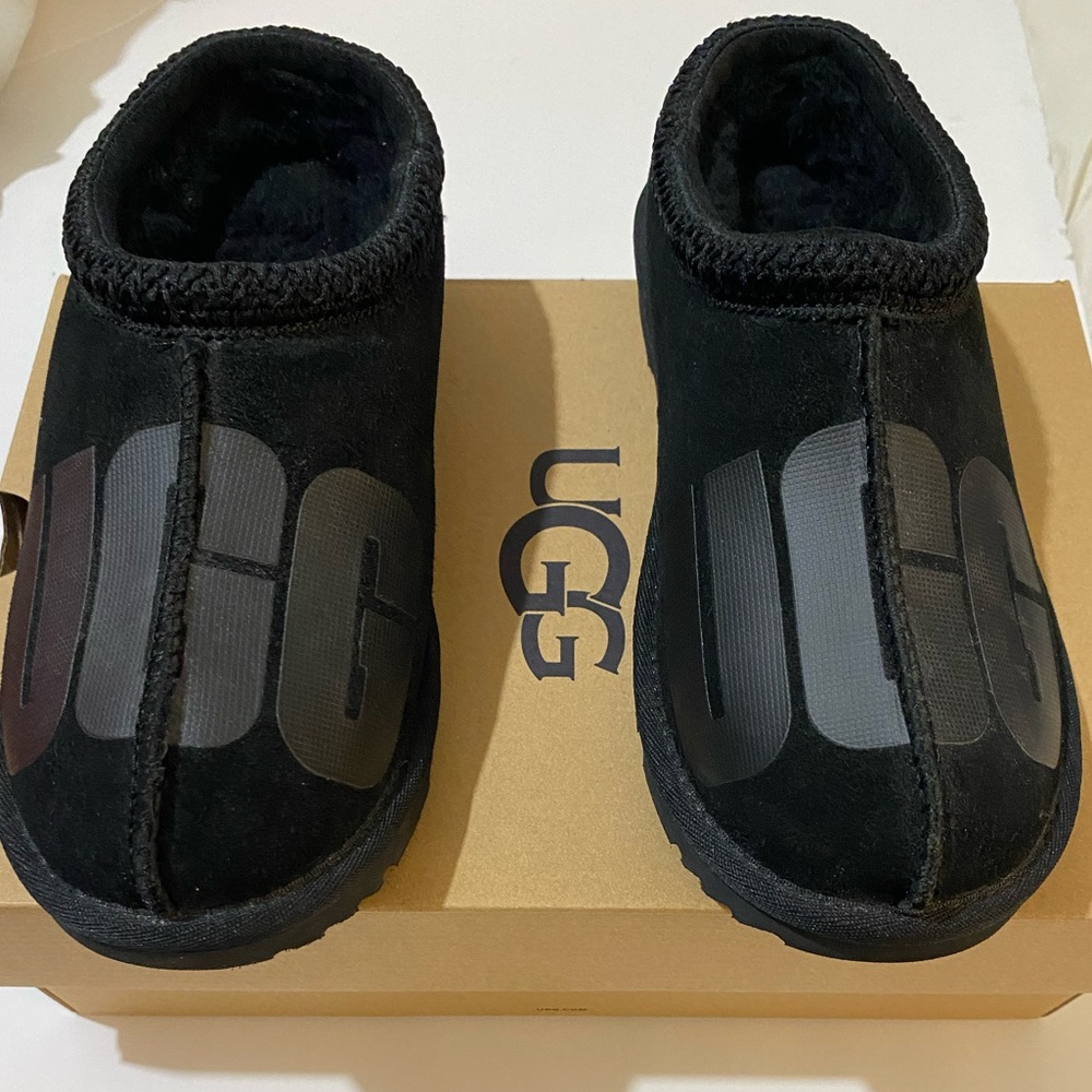 UGG Kids Size 5 Tasman II Scatter Graphic